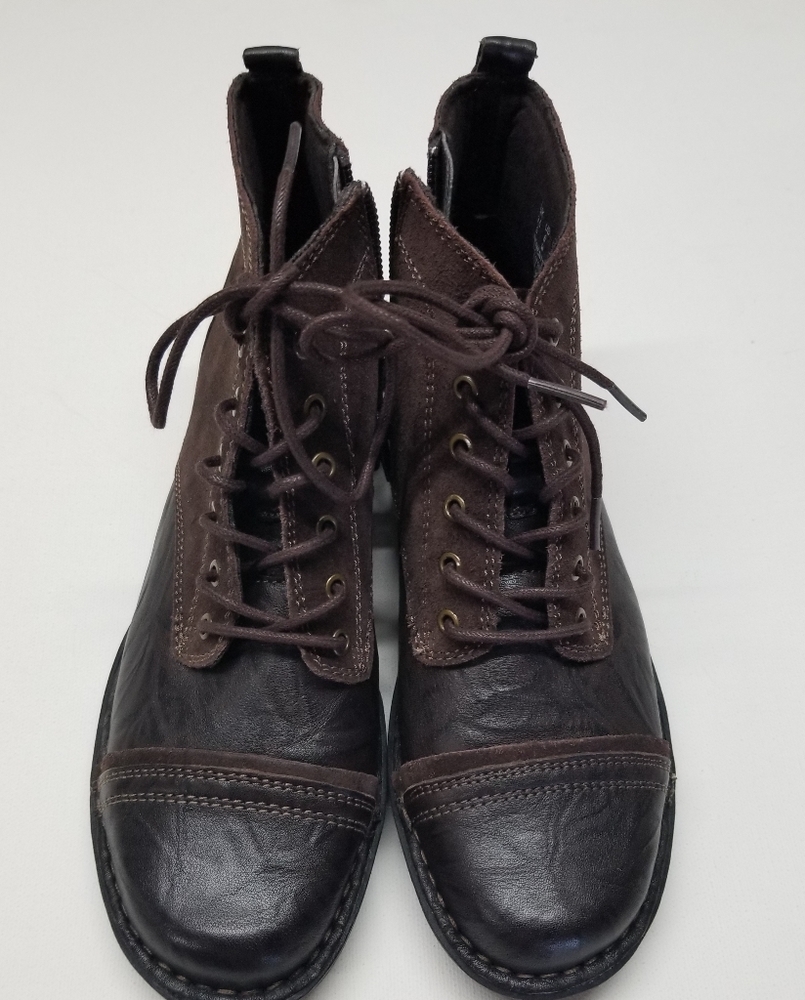 Clark's Women's‎ boots